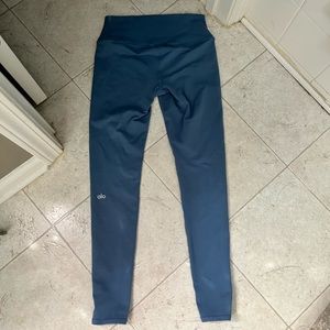 ALO leggings. Medium. Airbrush. 7/8 length